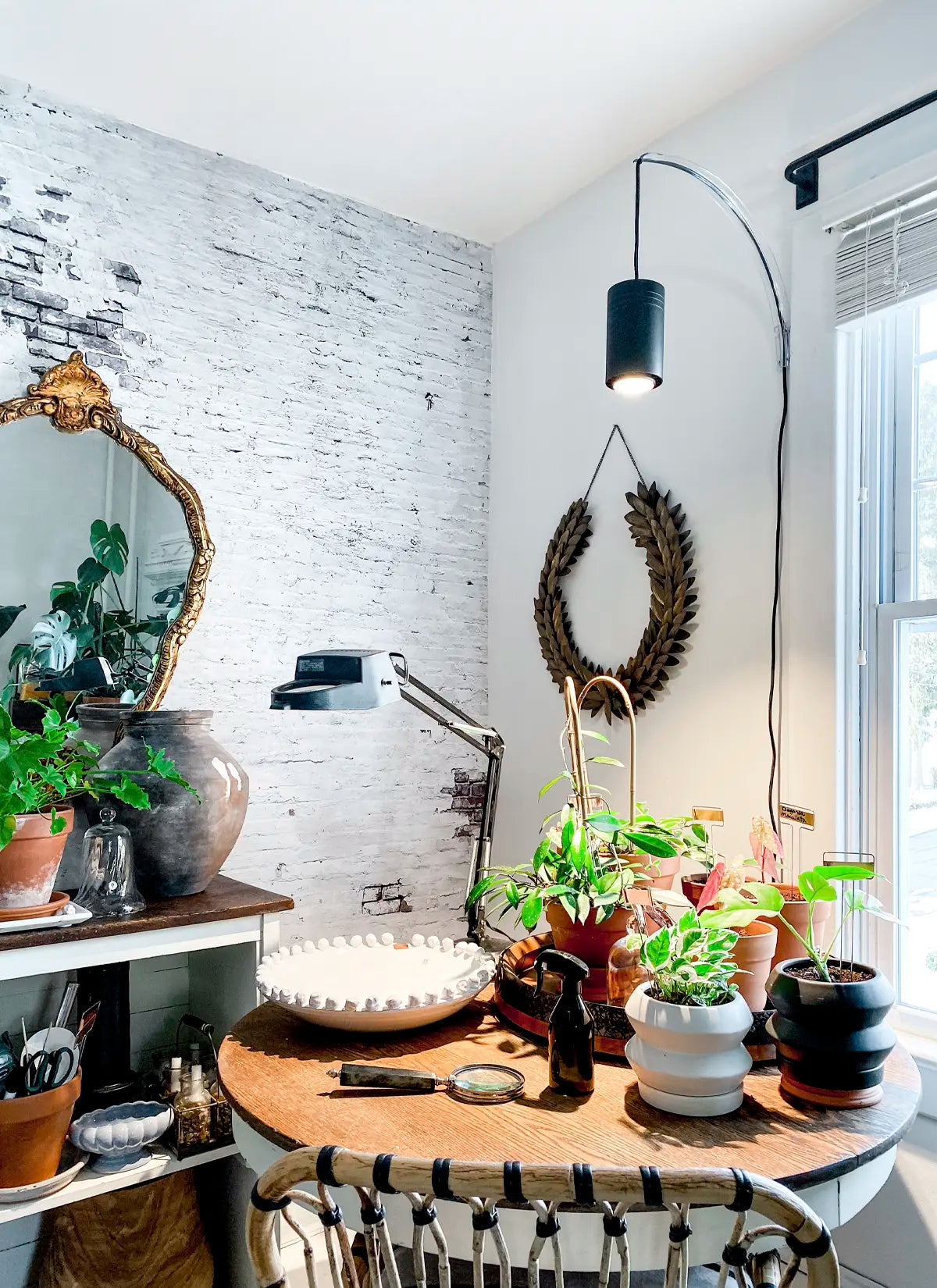 Archetto - Transparent Wall Mount